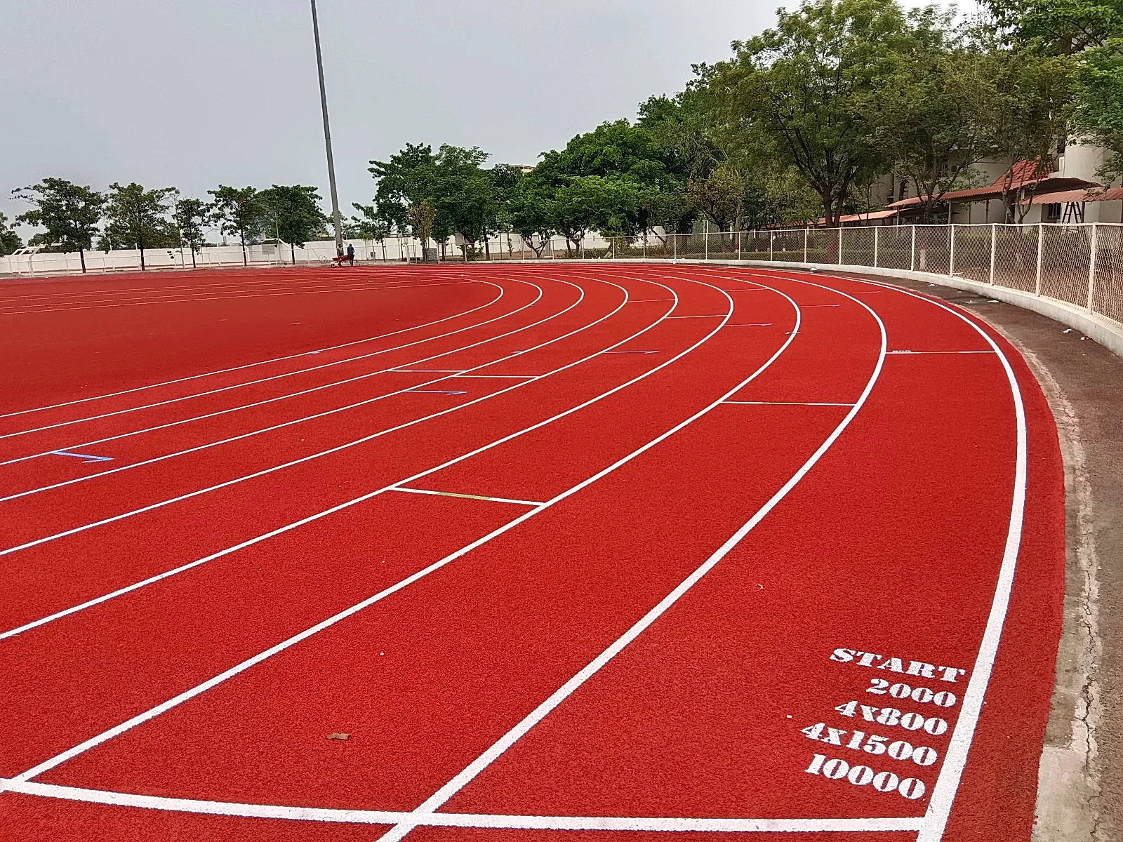 Spray-coat athletic track surface with textured EPDM granule finish